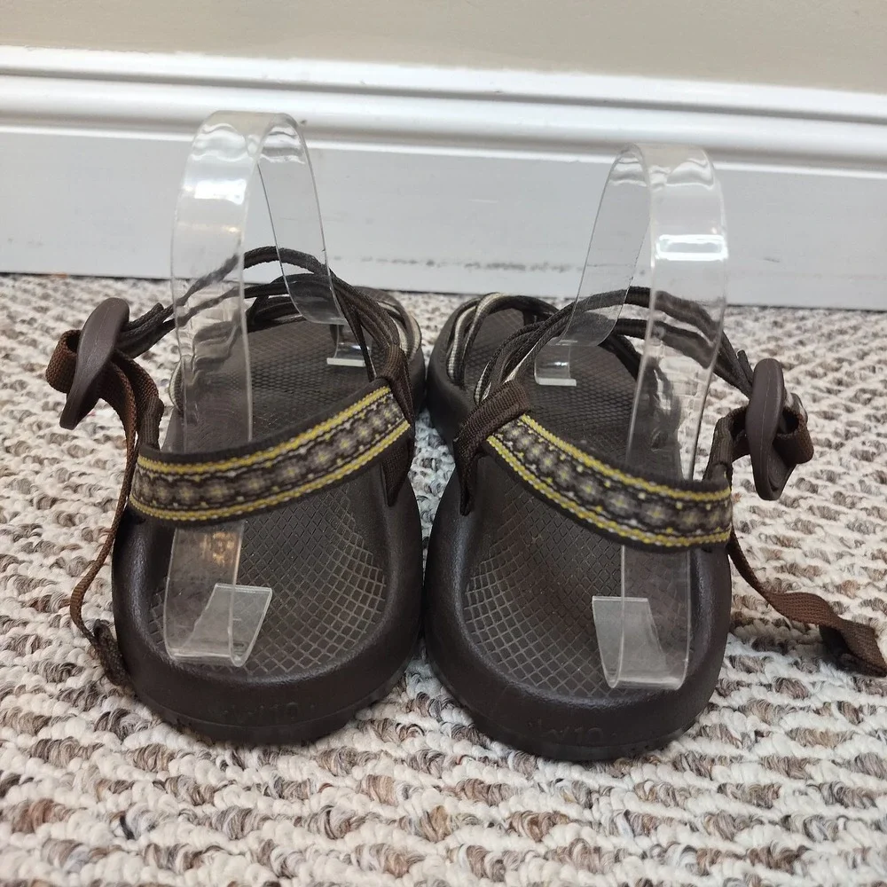 Chaco Cloud Sandals Athletic Hiking Sandals Toe Loop Brown